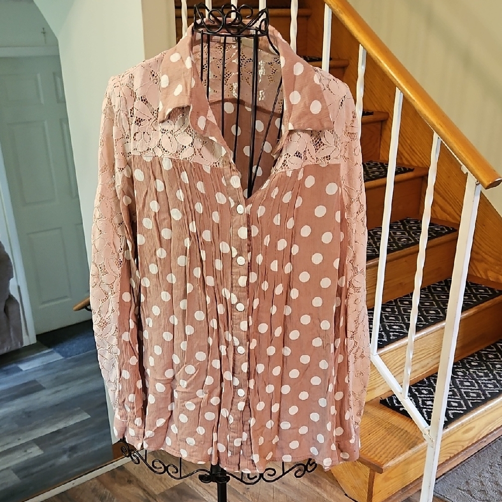 👚HOPE Pink Button Down Shirt with Notched Collar and Relaxed Fit